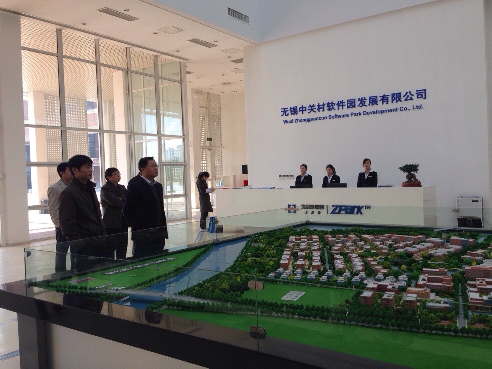 黄石港区副区长郭双喜一行前往无锡中关村软件园太湖分园考察调研